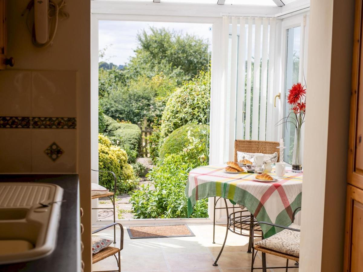 Pass The Keys Cosy Cottage With Views Over The Shropshire Hills ラドロー エクステリア 写真